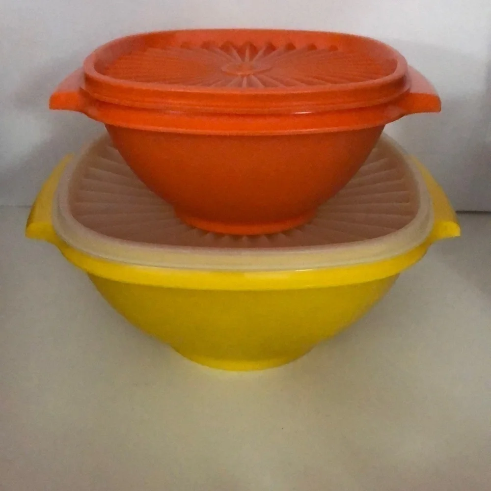 2 vintage Tupperware bowls with lids orange and yellow #2277-4